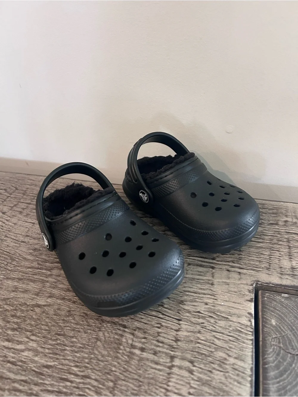 CROCS Kids Black Shearling Lined Clogs